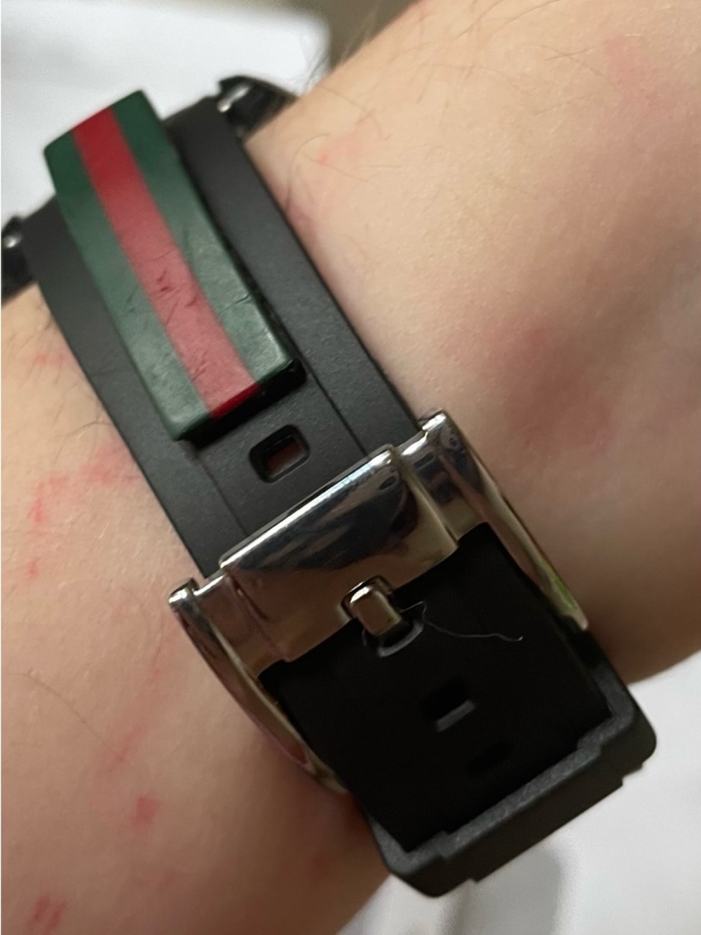 Authentic men’s Gucci Black Dial Watch with Red and Green Accents - Picture 2 of 2